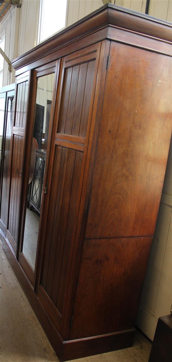 Walnut triple door wardrobe(-)